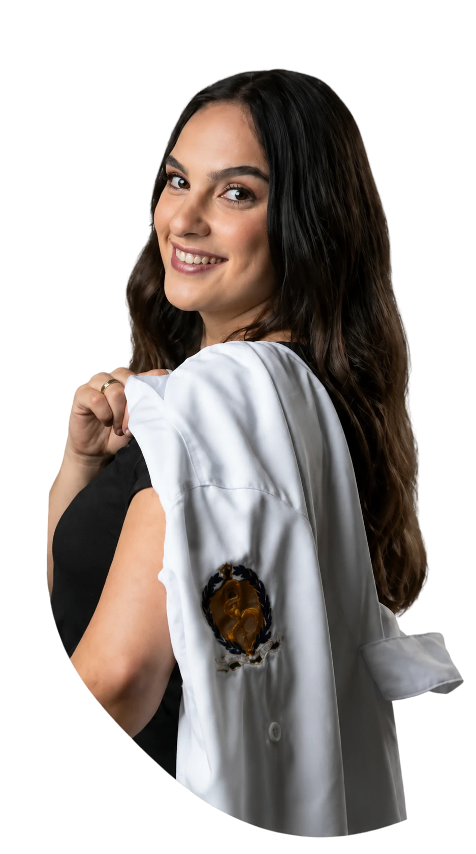 Dra. Rafaela Julião sorrindo, com o jaleco branco sobre o ombro.